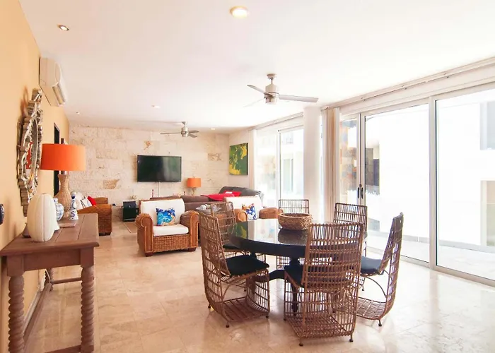 Exceptional Location Near Beach, Pool-view Balcony Сasa de vacaciones *