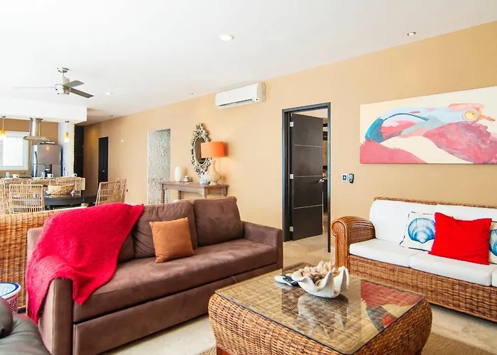 Exceptional Location Near Beach, Pool-view Balcony Сasa de vacaciones Playa del Carmen