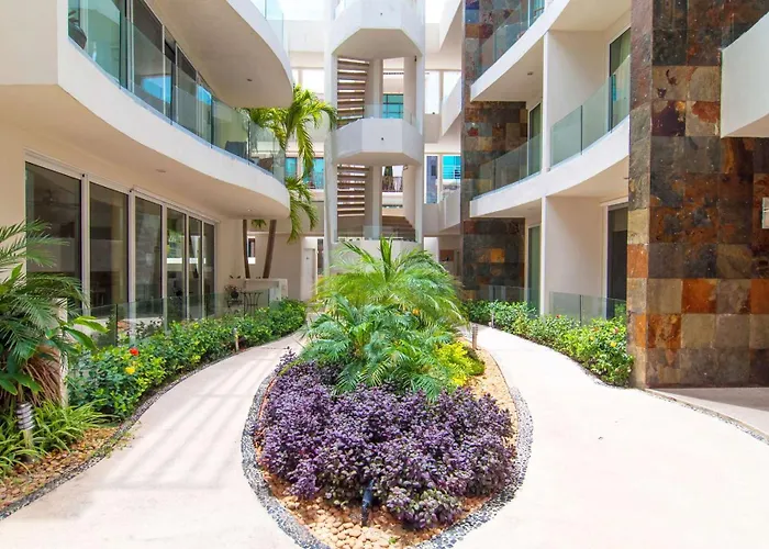 Exceptional Location Near Beach, Pool-view Balcony * Playa del Carmen
